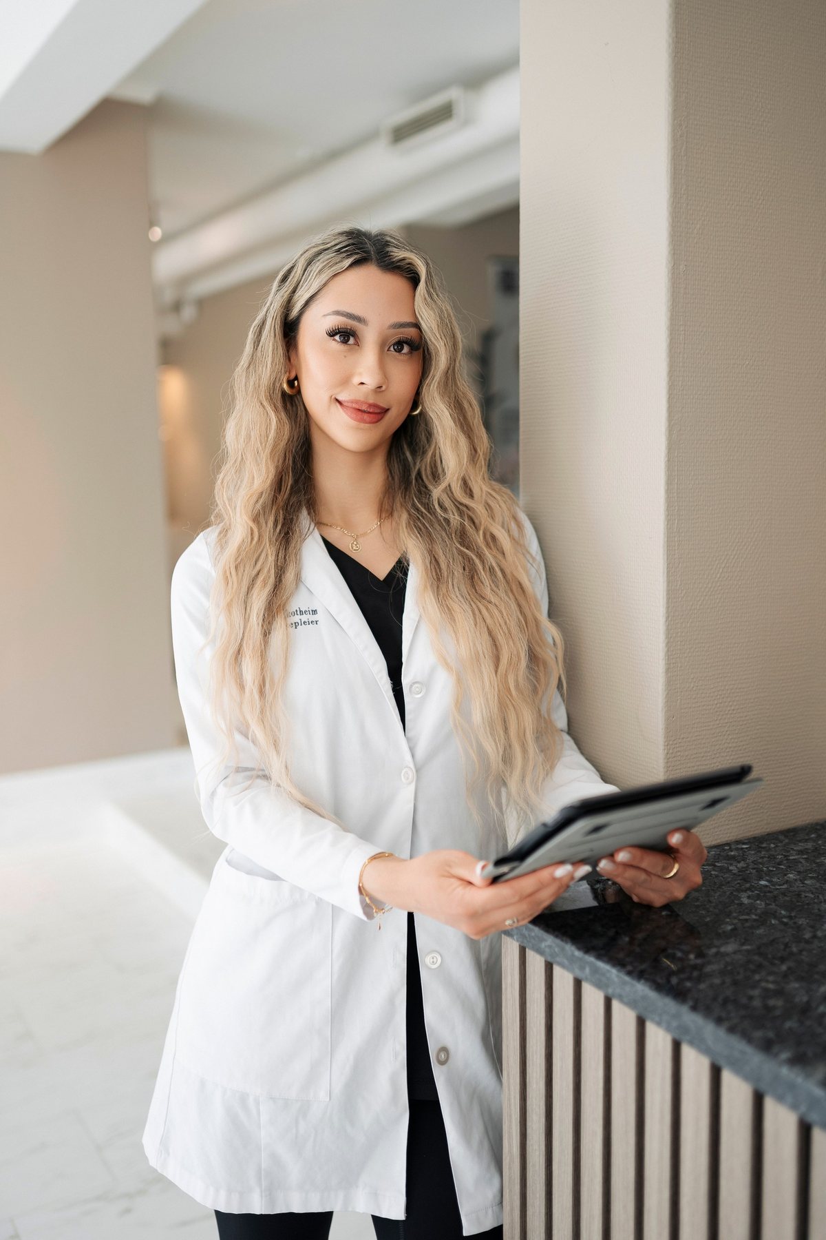 Janne-Lill Fernandez Skotheim, kosmetisk dermatologisk sykepleier ved Skin Clinic Molde